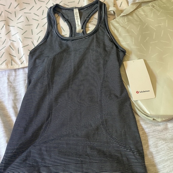 NWT Lululemon Swiftly Tech Racerback, Sz 4, White/White/Black - Picture 2 of 6